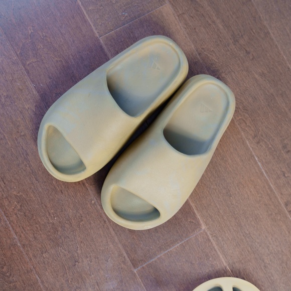 YEEZY x Adidas Slide sandals, Brown, Size 8 - Picture 6 of 8